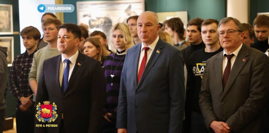 В Новом замке открылась выставка «Долгие дороги войны»